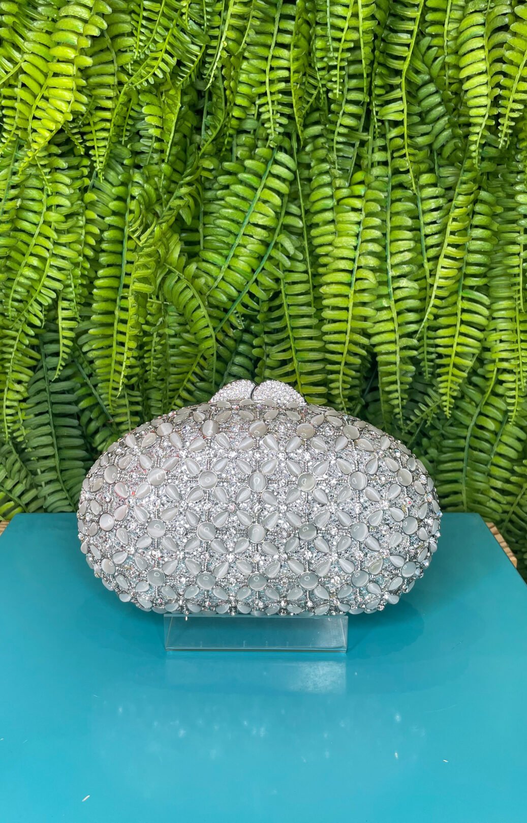 CLUTCH OVAL FLOR MADREPEROLA PRATA