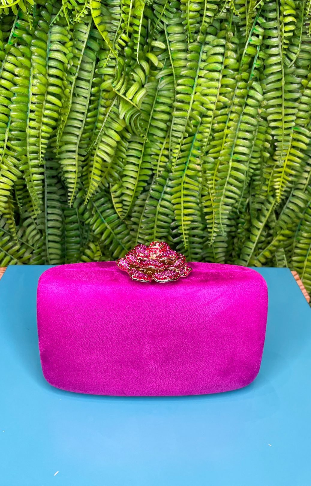 CLUTCH CAMURÇA FECHO FLOR SWAROVSKI FÚCSIA