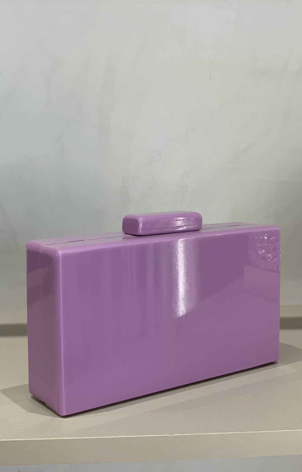 CLUTCH ACRÍLICO RETANGULO LILÁS
